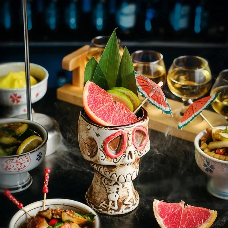 Wine Beer Mixed Drinks - Copa de cóctel con calavera para